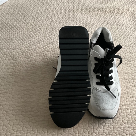 Softwaves athletic shoes - Picture 4 of 4